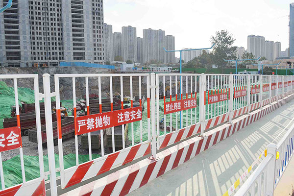 鋅鋼護(hù)欄的粉末涂層厚度多少合適？戶外防銹的2個(gè)關(guān)鍵檢測(cè)點(diǎn)